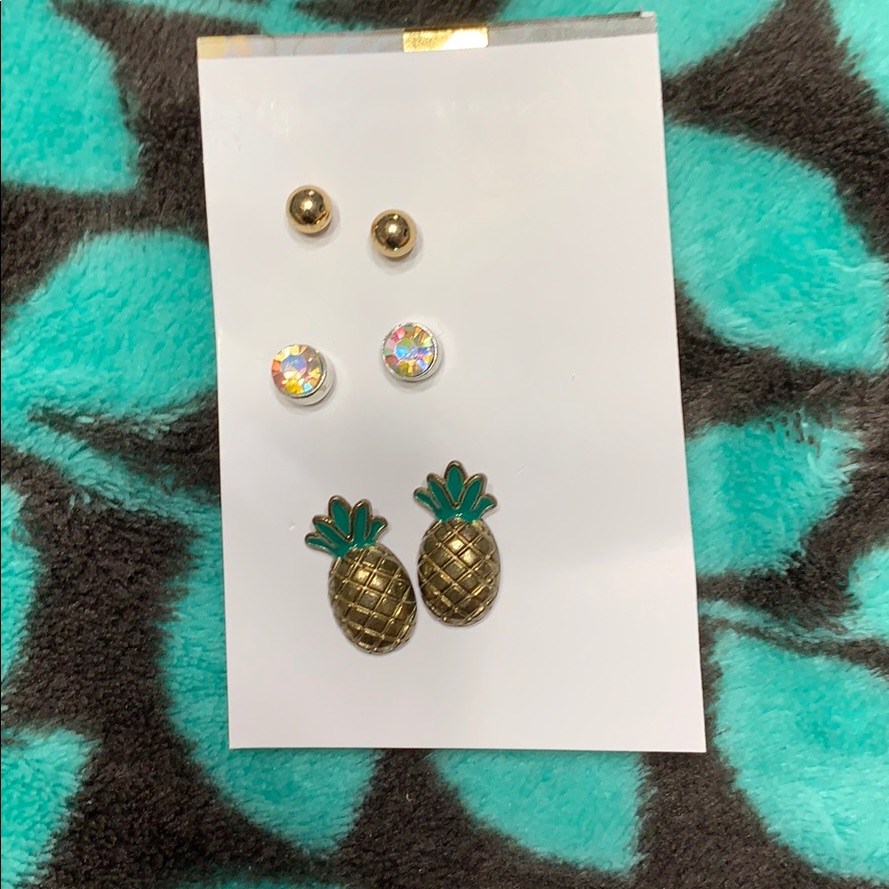 Pineapple Earring Set!